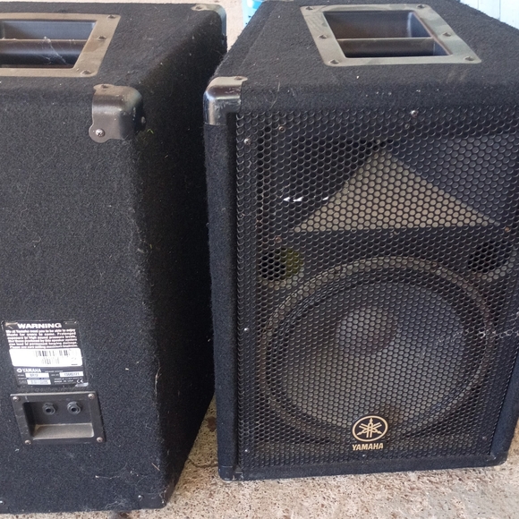 Yamaha Other - Yamaha BR12 Speaker System in Black